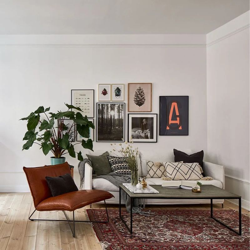 salon appartement cosy fauteuil en cuir et canapé